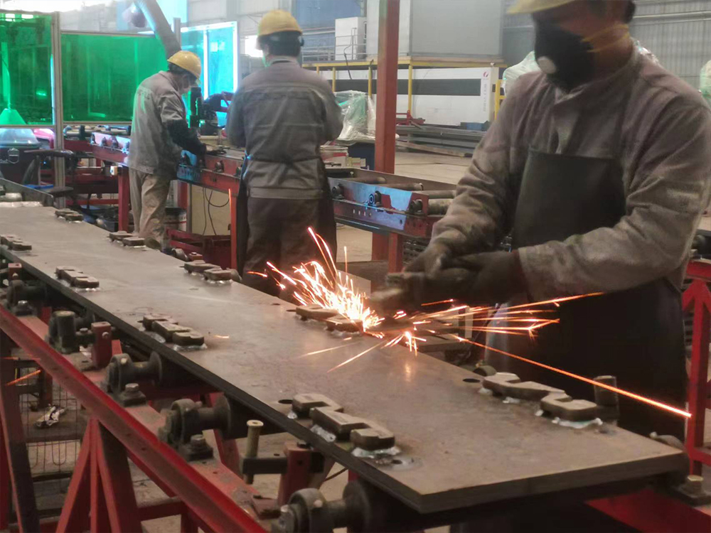 Discontinuous steel plate (3)